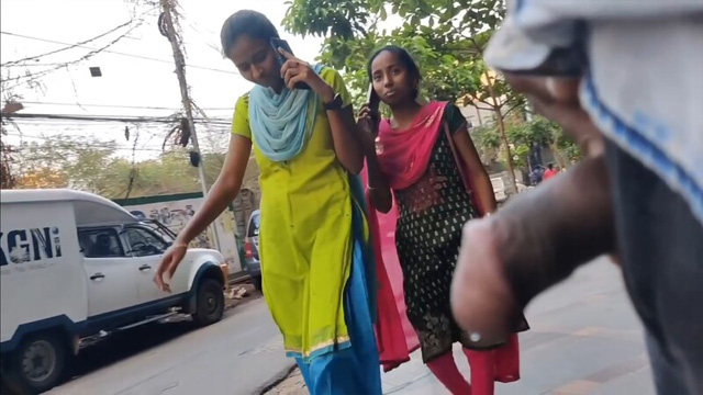 Daring Guy Flashing Sex – In Girls While Asking Video Part 2