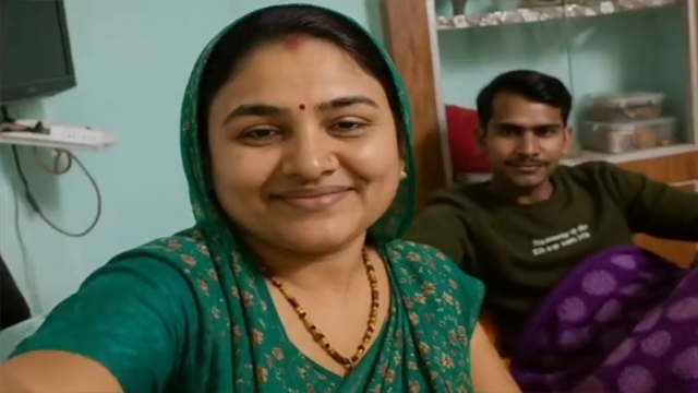 Desi Aunty Bed Romanse Kiss Mms Video