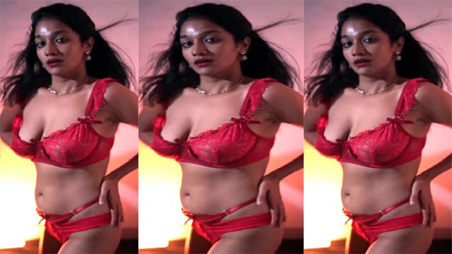 Actress Lavanya Manickam Hot Bikini Teasing Wet Look